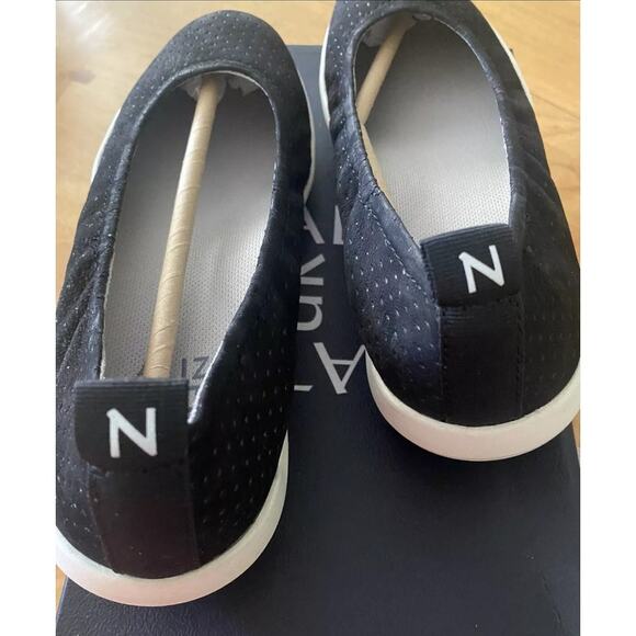 Naturalizer Womens Philippa Perforated Leather Slip-On Sneakers / NEW / Size 6 - Picture 5 of 7